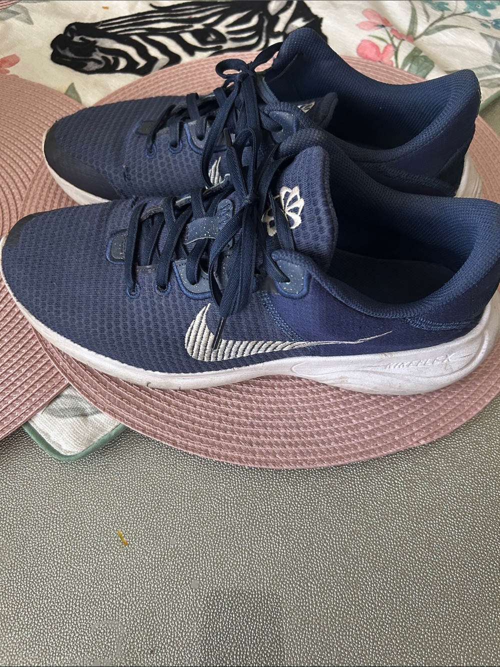 Nike Women's Navy and White Athletic Running Shoes